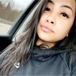 Meet your Posher, Shiela-vy